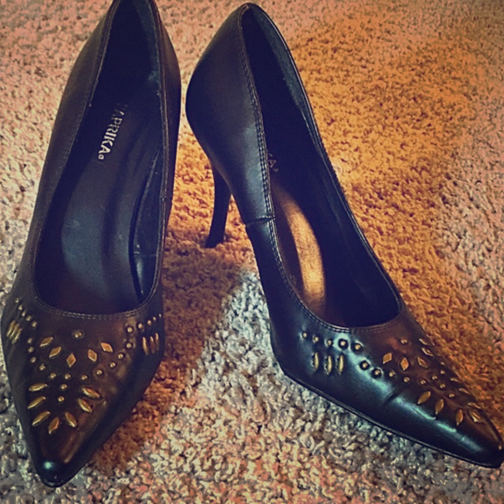Paprika Black pointed & studded heels 8.5